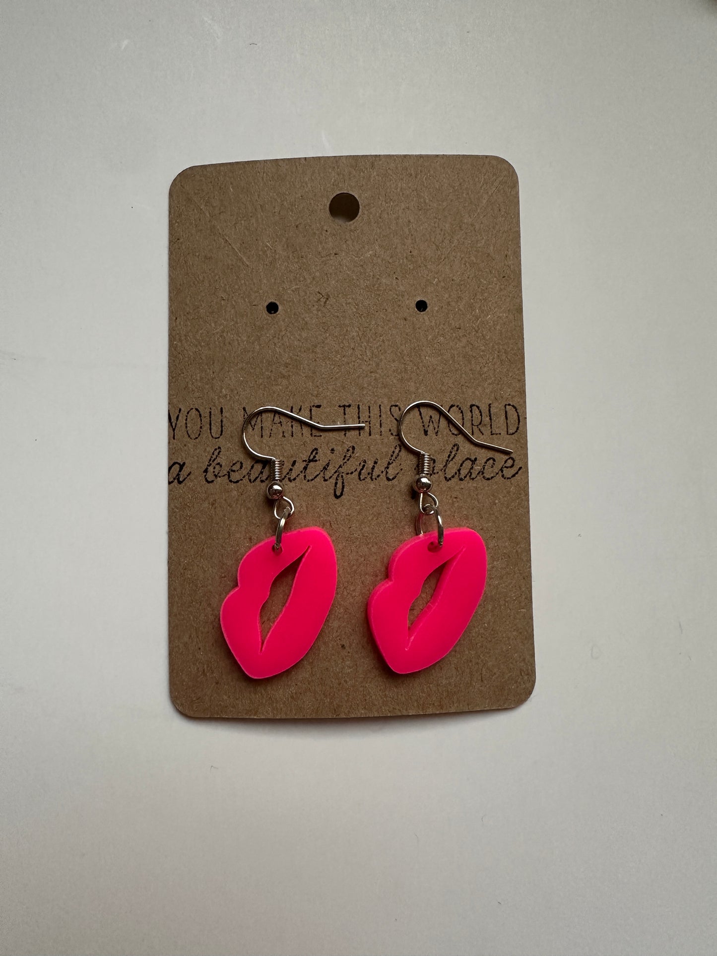 Lips Dangle
