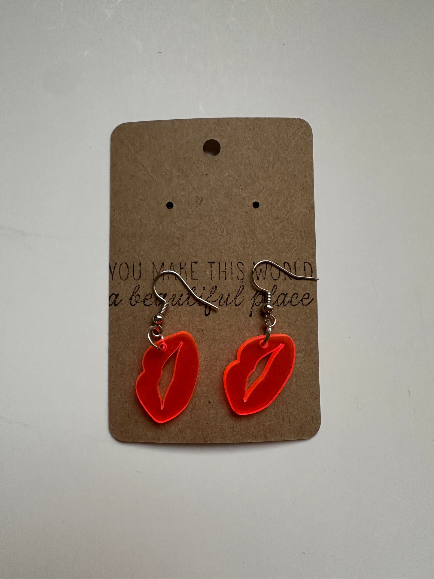 Lips Dangle