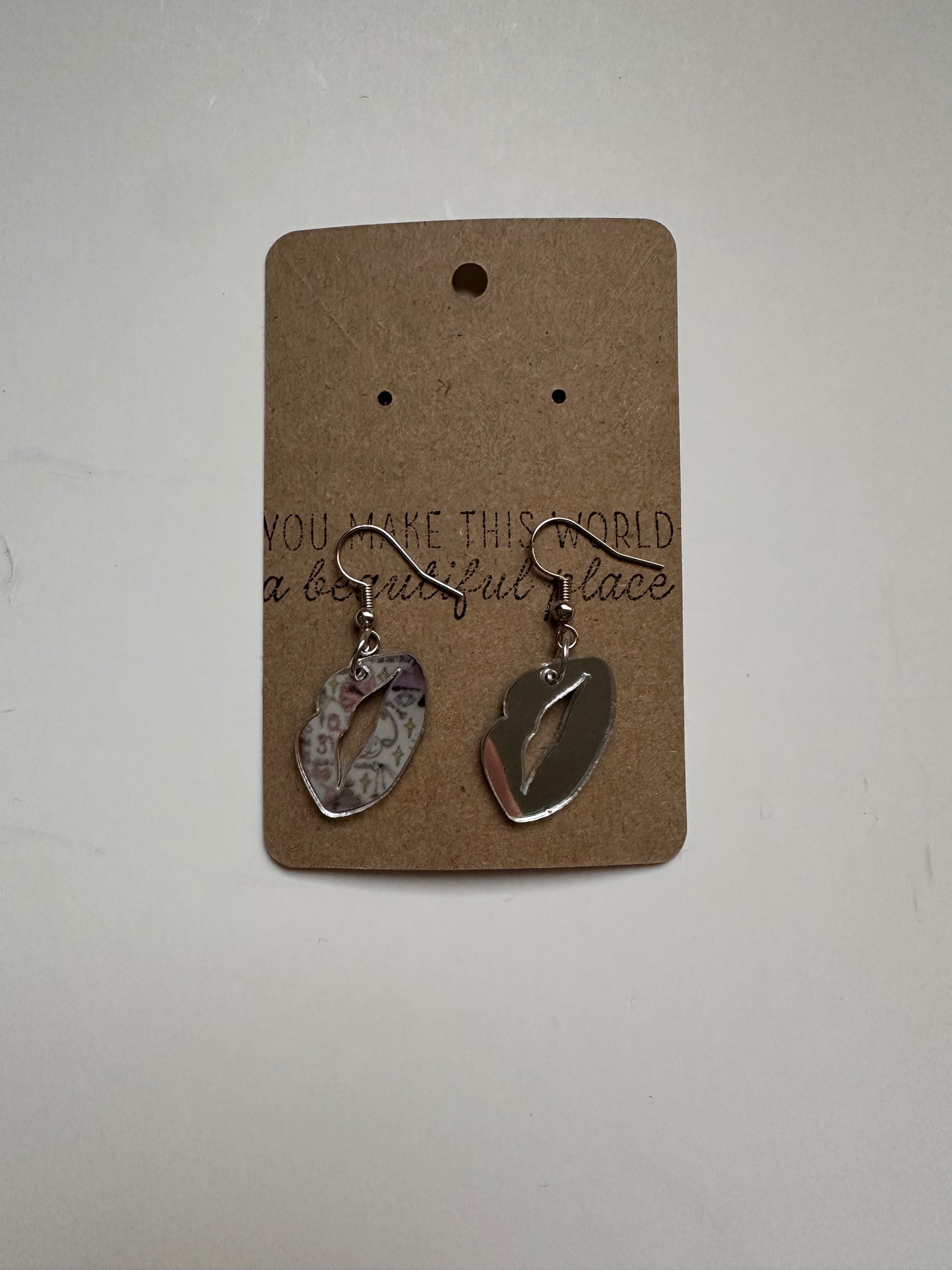 Lips Dangle