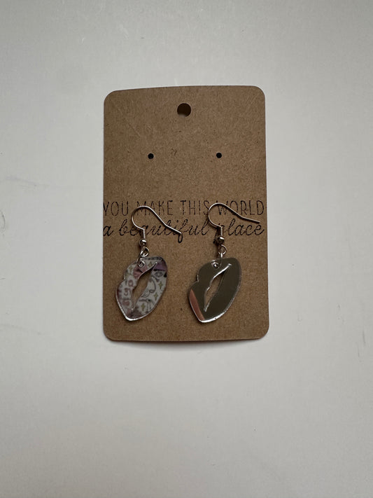 Lips Dangle